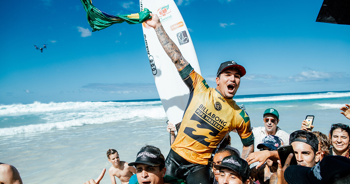 Gabriel Medina, campeón del Pipe Masters con la licra amarilla de Billabong
